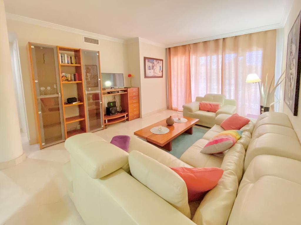 Apartamento En Los Patios De Santa Maria Golf Marbella Exterior photo