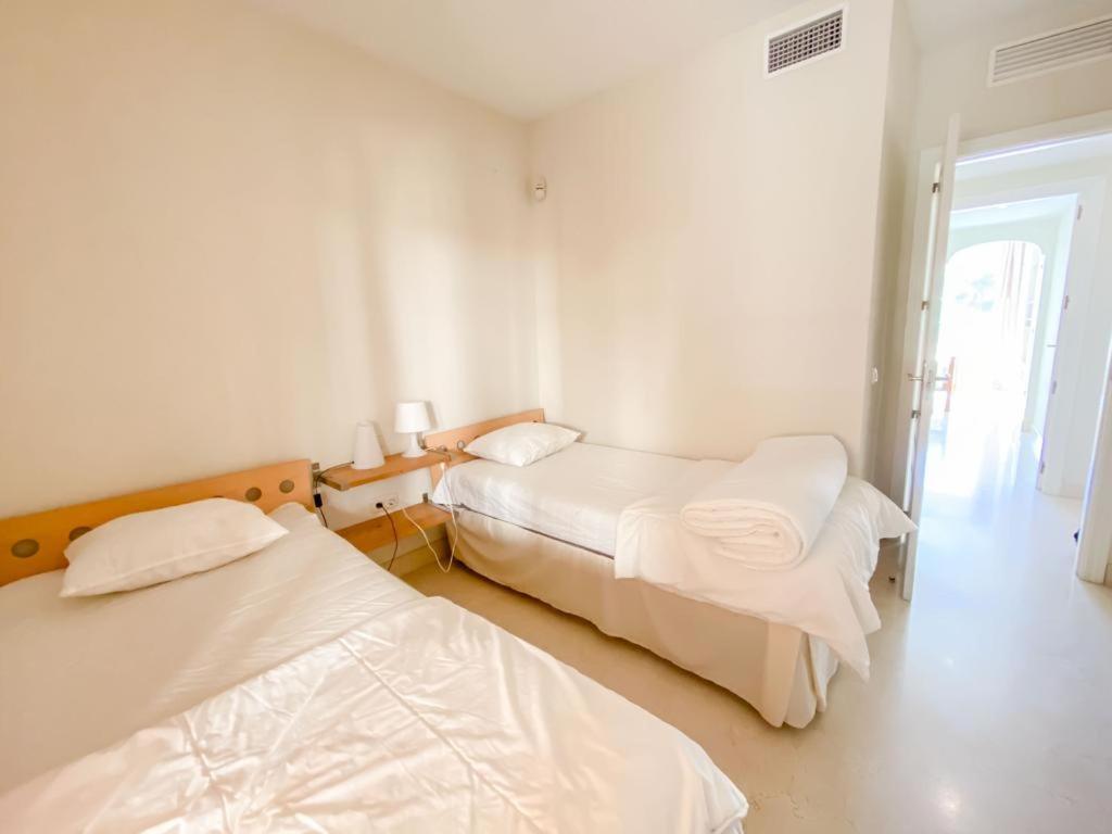 Apartamento En Los Patios De Santa Maria Golf Marbella Exterior photo