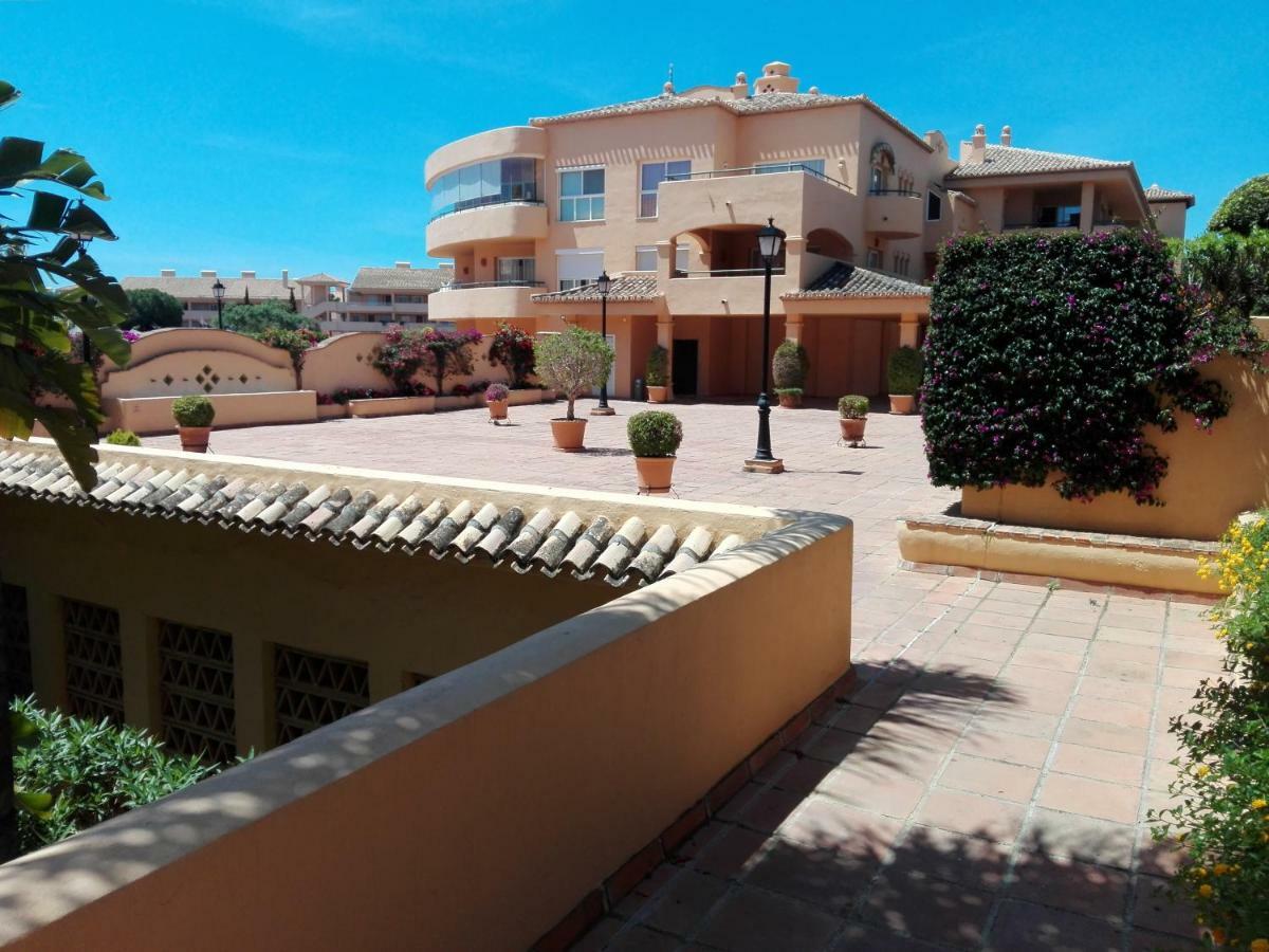 Apartamento En Los Patios De Santa Maria Golf Marbella Exterior photo